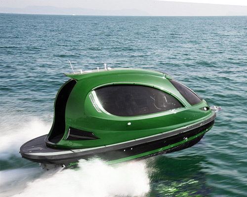 jet capsule's highly maneuverable reptile cruises at up to 50 knots